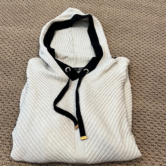 Black Tape brand sweater - Picture 8 of 8